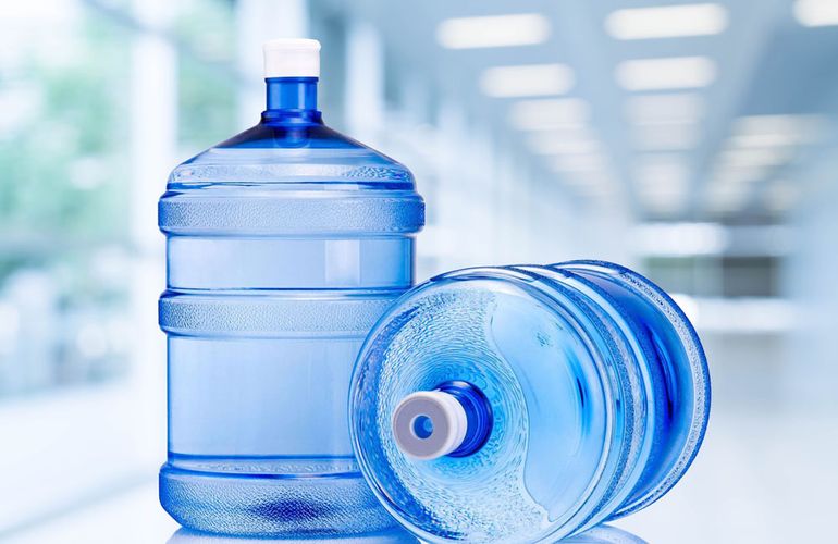 Доставка воды: как организовать стабильное снабжение для дома, офиса или производства