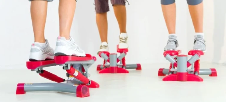 Степер — компактний тренажер для ефективних кардіонавантажень