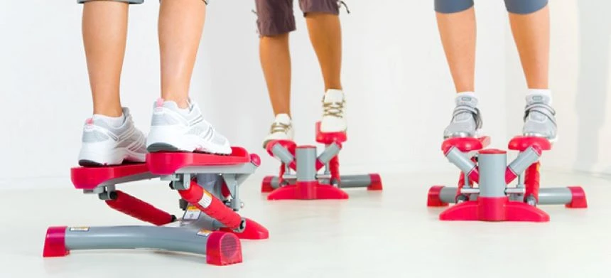 Степер — компактний тренажер для ефективних кардіонавантажень