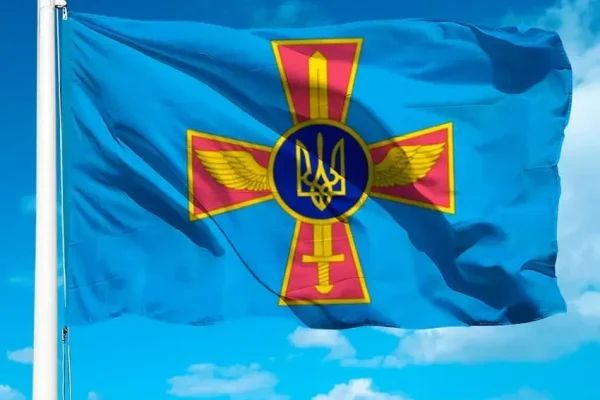 Прапори на замовлення: коли варто звертатись до друкарні, а не купувати готовий варіант